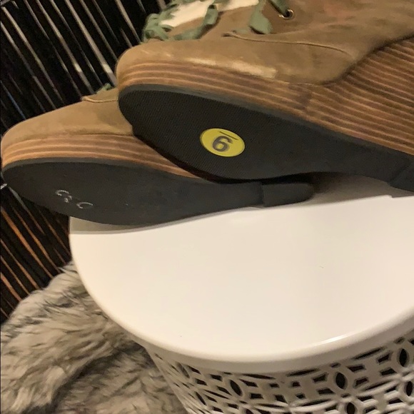 (PRE-LOVED) RESTRICTED WOMEN WEDGE HEEL BOOTS💖 - Picture 5 of 6